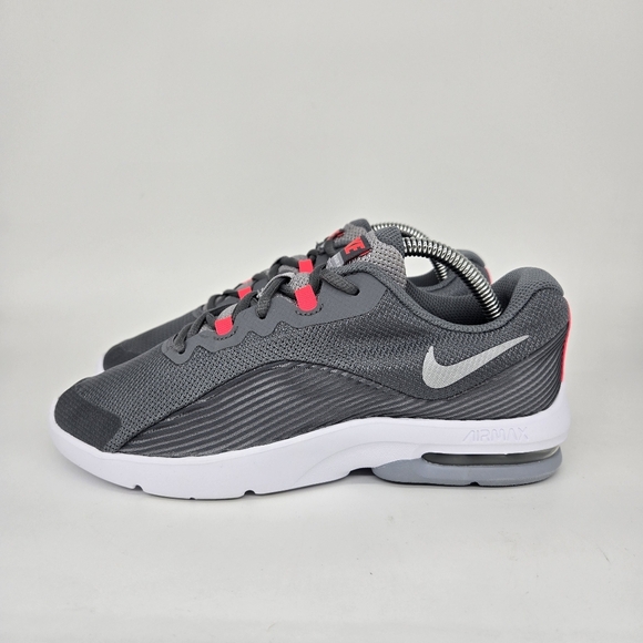 Nike Air Max Advantage 2 GS Big Kids Athletic Shoes Size 5Y - Picture 1 of 8